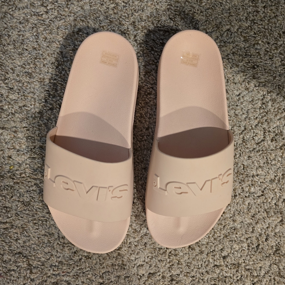 Levi's Women's pastel Sandals size 10